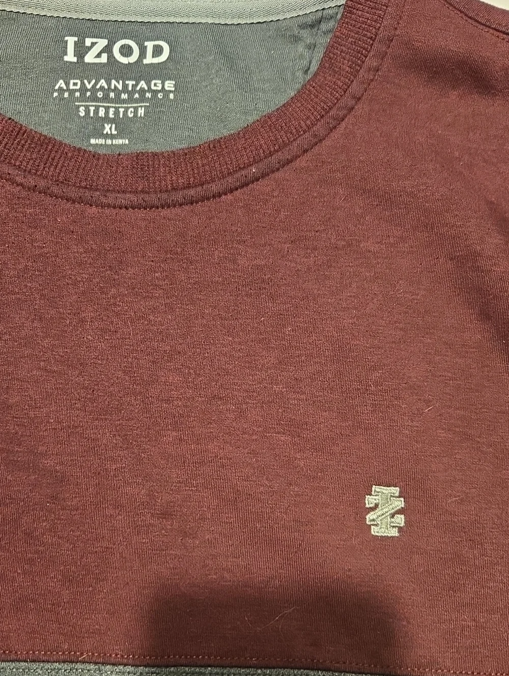 Izod Men's Maroon and Gray Colorblock Crewneck Pullover